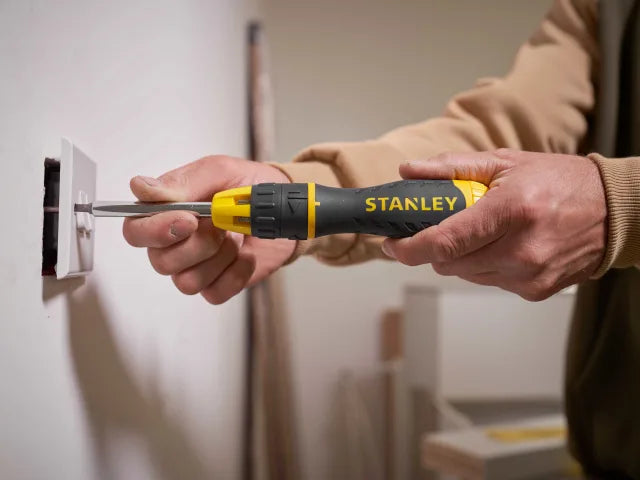 Stanley Multibit Ratchet Screwdriver with 10 Bit Head | STA068010