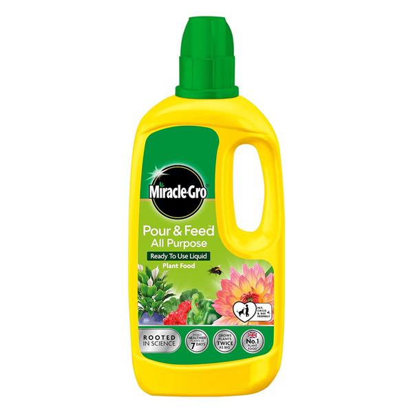 Miracle Gro Pour and Feed Universal Liquid Plant Food 1 Litre | 4104445