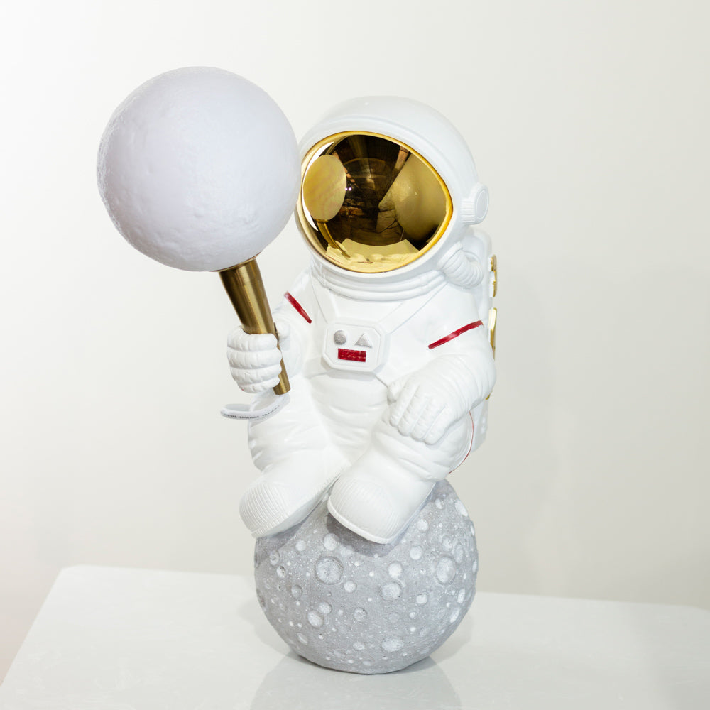 Tara Lane Astronaut on the Moon USB Table Lamp | TL6708