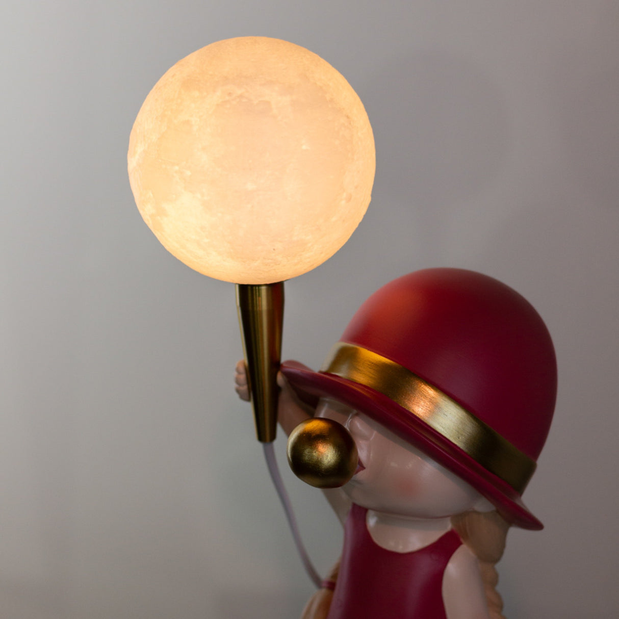 Tara Lane Bubblegum Girl USB Table Lamp | TL6710